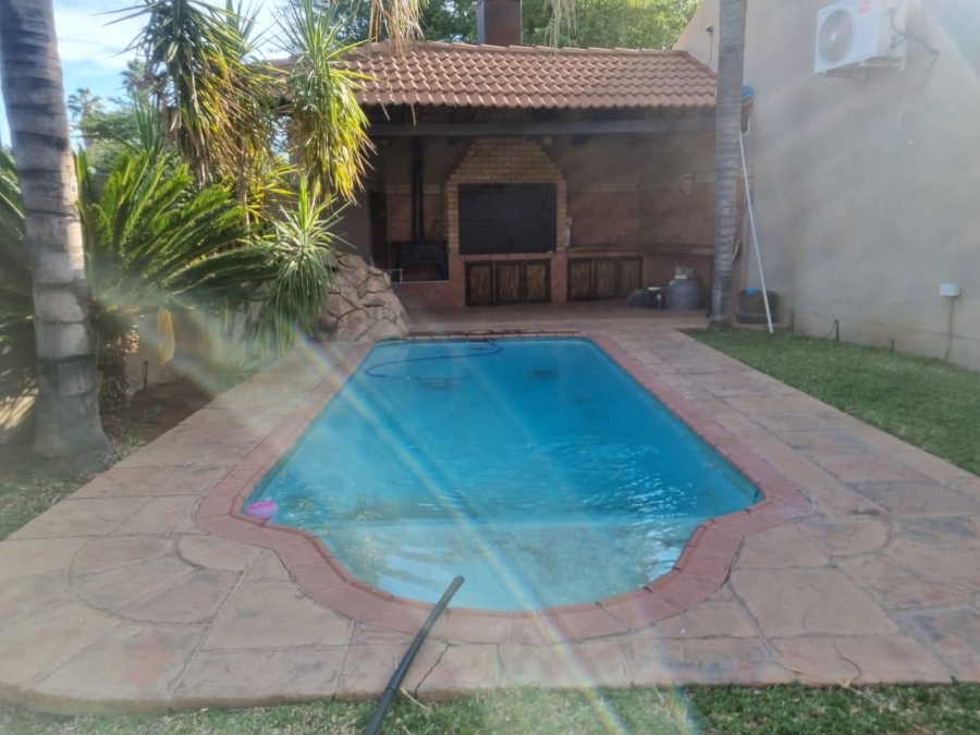 4 Bedroom Property for Sale in Flora Park Northern Cape